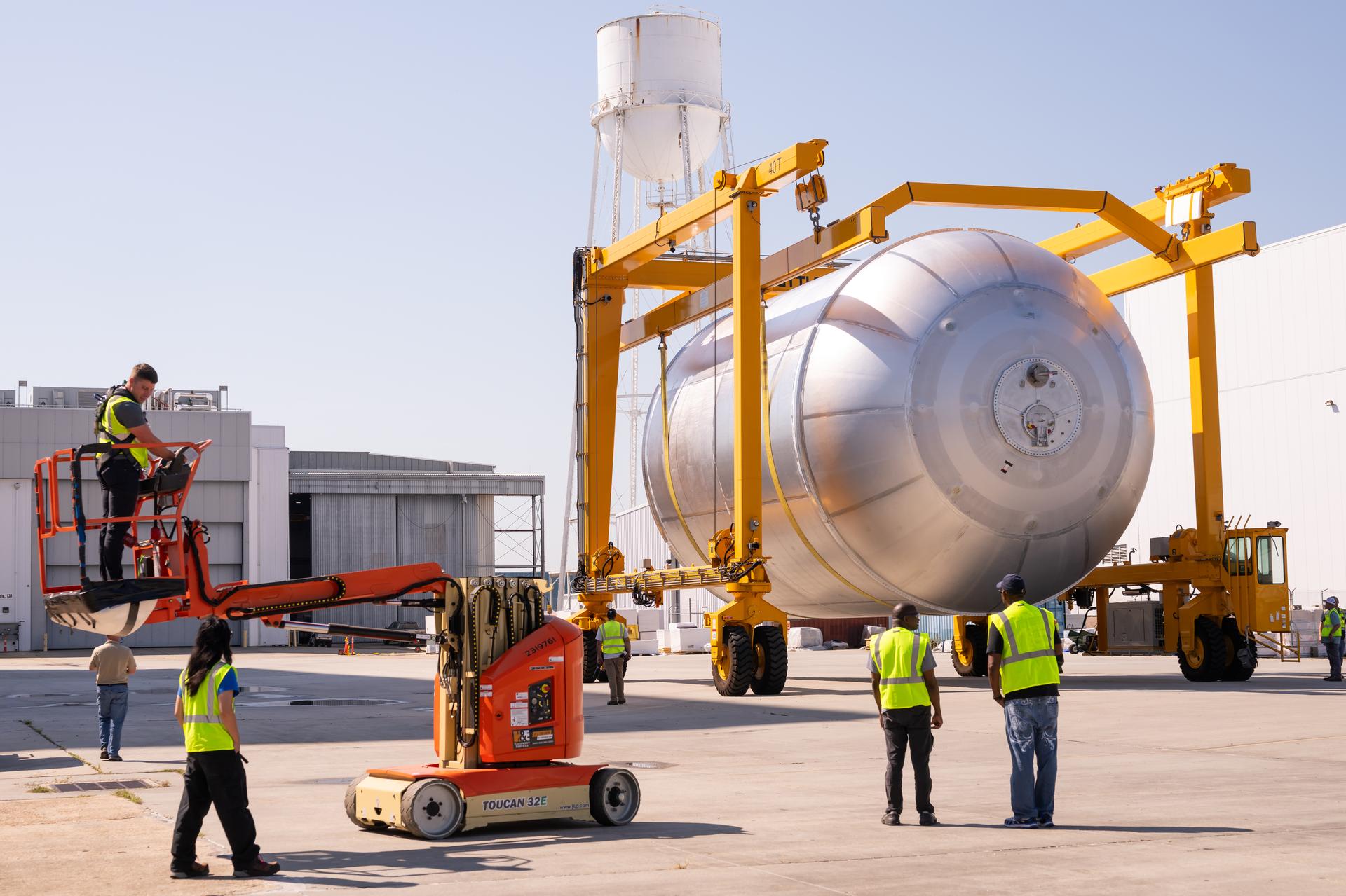 Teams at NASA’s Michoud Assembly Facility in New Orleans move a liquid oxygen tank from the main rocket factory into the adjacent vertical assembly building. The liquid oxygen tank, which will form part of the SLS (Space Launch System) rocket for NASA’s Artemis IV mission to the Moon, is rotated from a horizontal to a vertical configuration and loaded into the high bay’s hydrostatic proof testing cell. This non-destructive evaluation method tests the structural integrity of the tank’s welds by filling the tank with water, simulating the propellant used during launch. The propellant tank will hold more than 196,000 gallons of super-cooled liquid oxygen at launch and is one of five major elements that make up the 212-foot-tall SLS rocket stage. The core stage, along with its four RS-25 engines at its base, produces more than two million pounds of thrust to help launch NASA’s Orion spacecraft, astronauts, and supplies beyond Earth’s orbit and to the lunar surface for Artemis.